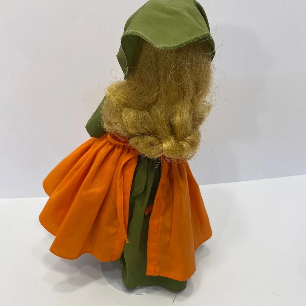 Madame Alexander Poor Cinderella Doll Excellent Vintage Broom Sleepy Eyes